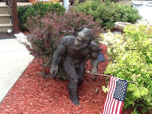 yeti bigfoot tree statue