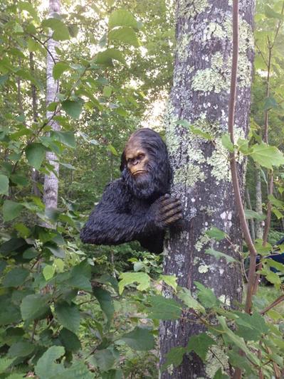 yeti bigfoot tree statue