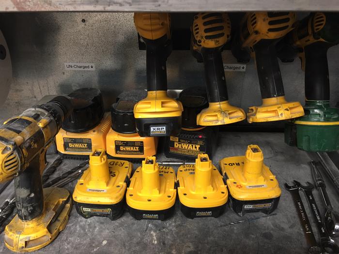 DEWALT 18 Volt XRP Lithium-Ion Battery and Charger— Extended Run Time