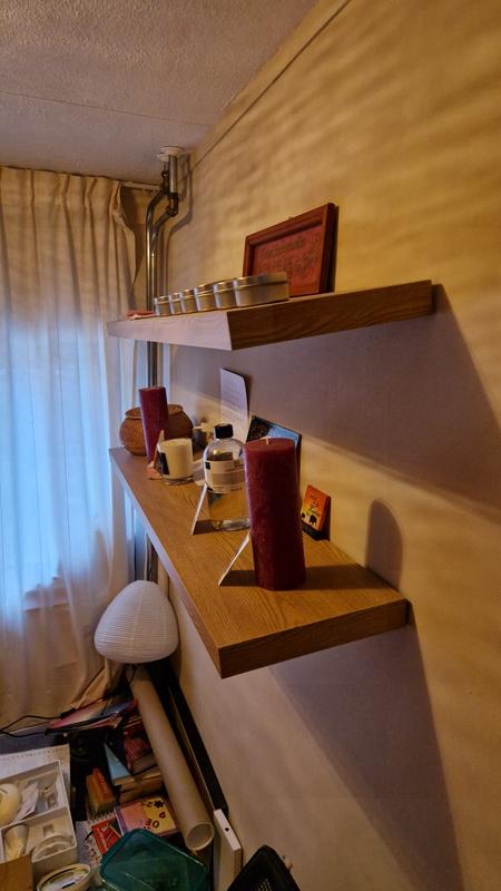 4 stuks zwevende plankbeugels, aan de uur geonteerde zwarte ijzeren