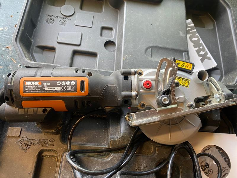 Fierăstrău circular portabil compact Worx WX437 800W | HORNBACH