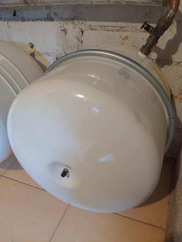 Produktbild von Ausdehnungsgefäß 80 Liter – Vertikales Membrandruckgefäß 1" Für Heizungs-, Solar- Und Brauchwassersysteme