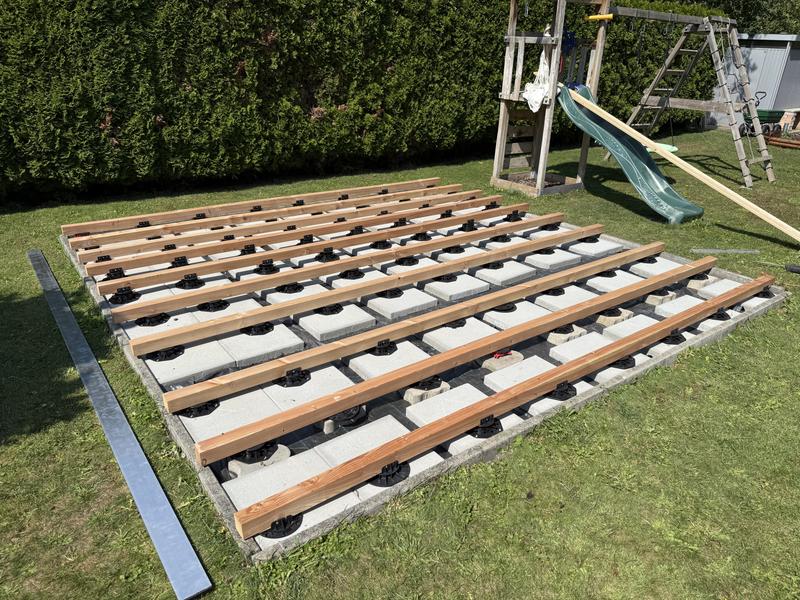 Daromigo Terrassokkels, in hoogte verstelbare terrassteunen, terrasvoeten, onderbouw voor vlonderplanken, WPC, verstelbare hoogte 30-60 mm, 40 stuks