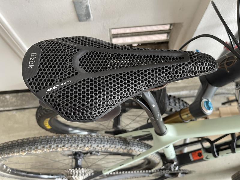 fi'zi:k ( フィジーク ) ARGO VENTO R1 ADAPTIVE 対面販売限定 】fi'zi:k ( フィジーク ) サドル ARGO VENTO R1