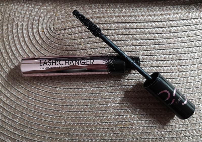 Buy CATRICE CHANGER LASH online Black Ultra Mascara Volume