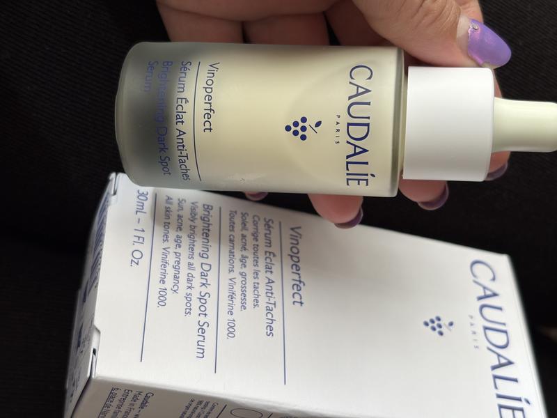 Amo este serum, me unificó el tono de piel. Y su textura me encanta, además que me maridito el brillo.