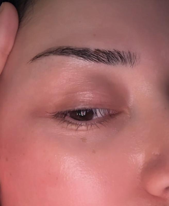 Plumps and smooths under eye