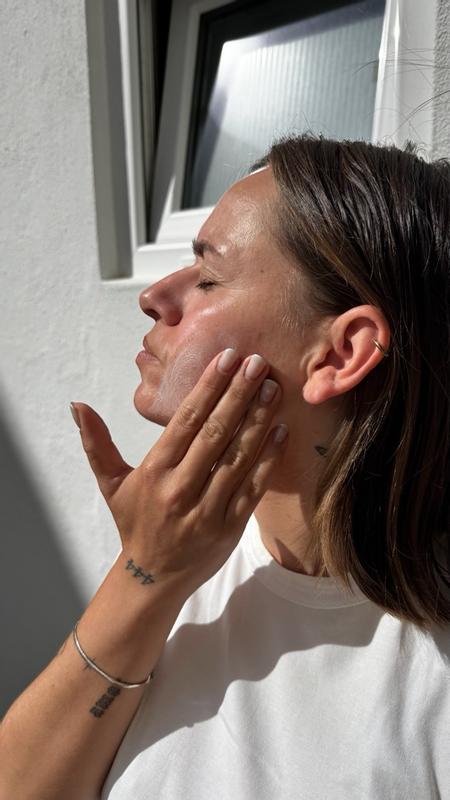 Super leve e não deixa a pele oleosa!