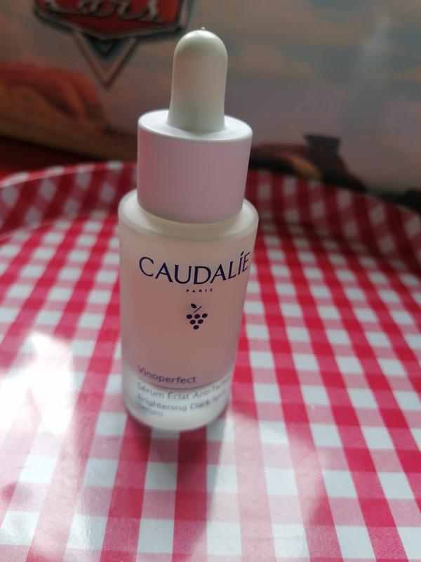 Weg met die vlekjes! Ik kom nog uit de zonnebank generatie, de vlekjes die ik toen heb opgelopen zijn vervaagt.. en er komen geen nieuwe meer bij.. dankzij deze caudalie combo..