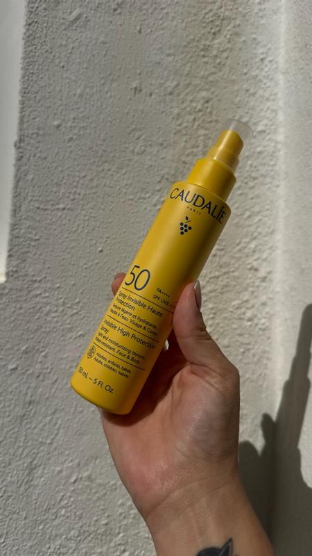 Super leve e não deixa a pele oleosa!