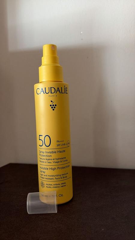 Protegge la pelle senza ungere!