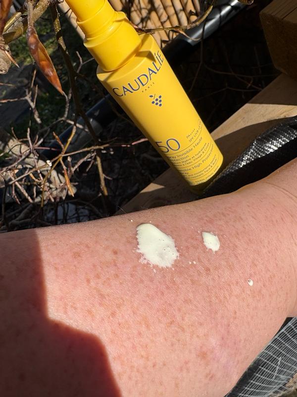 Plakt niet, smeert vlot uit.