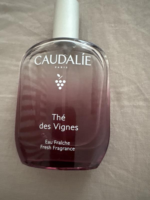 Parfum envoûtant léger ne prend pas la tête à m’être sur peau ou vêtements ne brûle pas ne tache pas