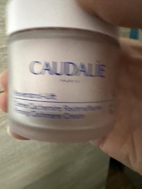 Crème cachemire après utilisation de cette crème un épiderme nette regonfler à mettre tout les jours matin et soir avec le sérum de la même gamme pour un résultats exceptionnels prenez la gamme complète pour de meilleures résultats
