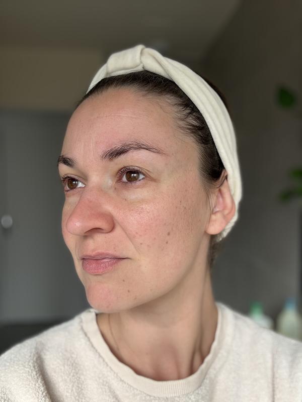 Une crème riche à utiliser dès les premiers signes de fatigue ou de l’âge sur le visage.