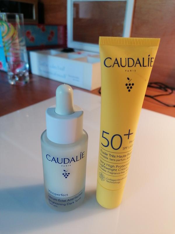 Weg met die vlekjes! Ik kom nog uit de zonnebank generatie, de vlekjes die ik toen heb opgelopen zijn vervaagt.. en er komen geen nieuwe meer bij.. dankzij deze caudalie combo..