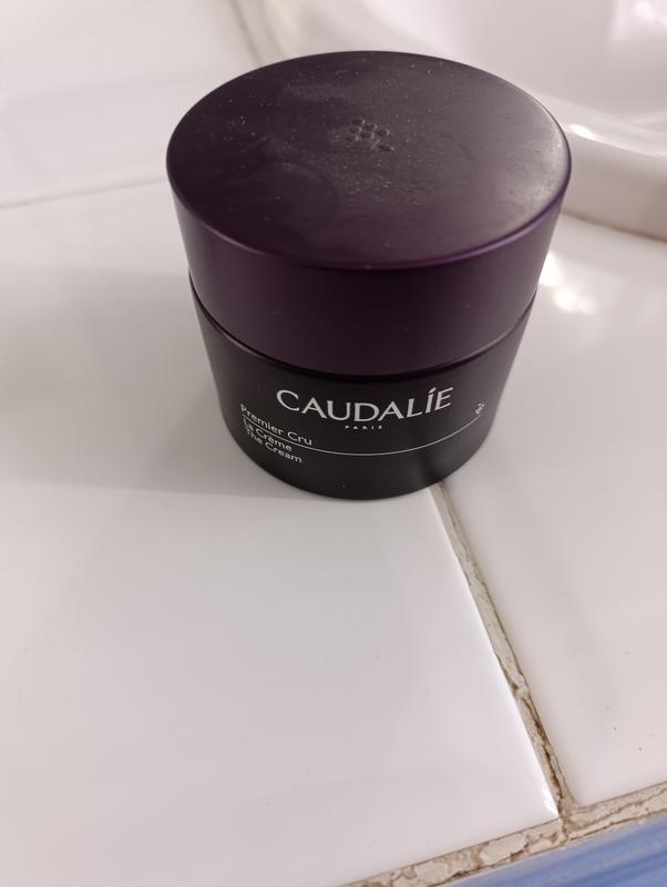 Crème déjà offerte pour la fête des mères,ma mère est enchantée sur l efficacité,texture ,odeur ..donc je lui offre la recharge