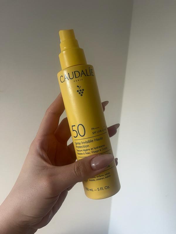 Absorve rápido, deixa a pele luminosa e protege su