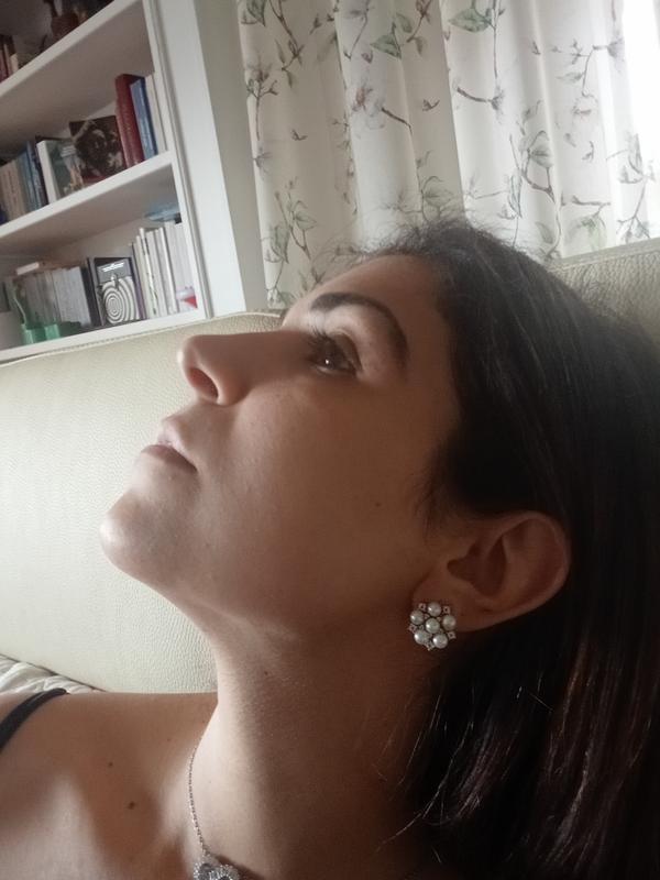 Ho già acquistato tre volte la crema, la applico la notte con costanza, talvolta la lascio applicata come se fosse una maschera. Ha una ottima profumazione, una crema molto ricca adatta per pelli giovani. Non mi resta che provare la ricarica!
