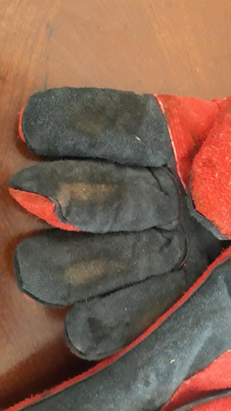 Glove after first use. Not heat resistant