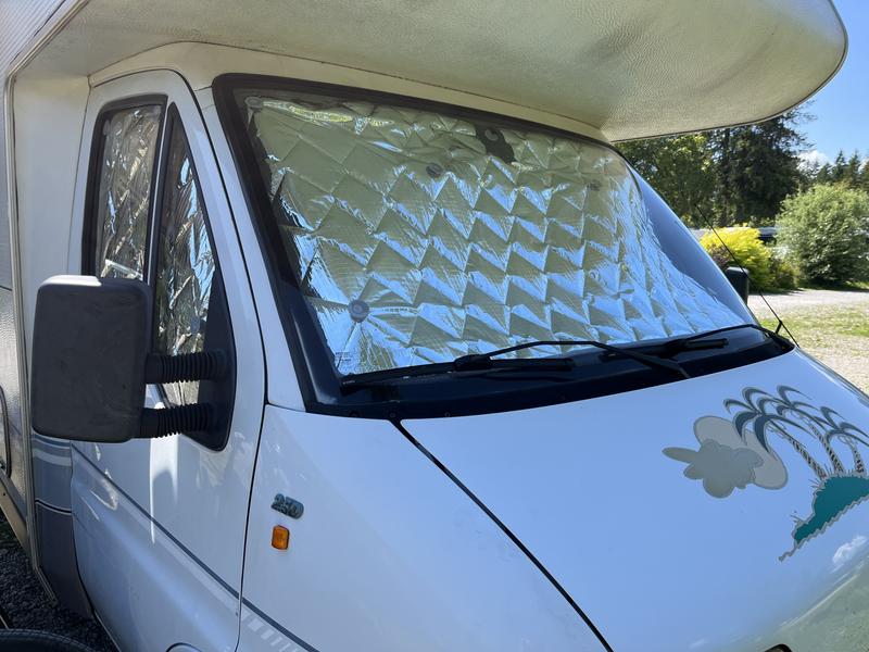 Carbest Fahrerhaus-Thermomatten-Set Isoflex, 3-teilig für Renault  Trafic/Opel Vivaro ab Bj. 2015 bei Camping Wagner Campingzubehör