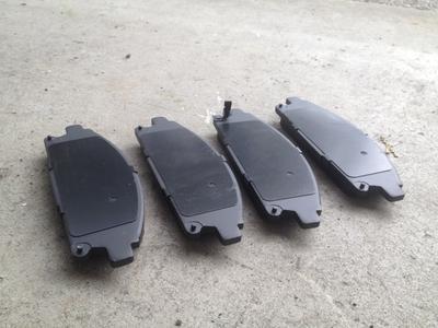 only the 2nd pad from right has a wear indicator