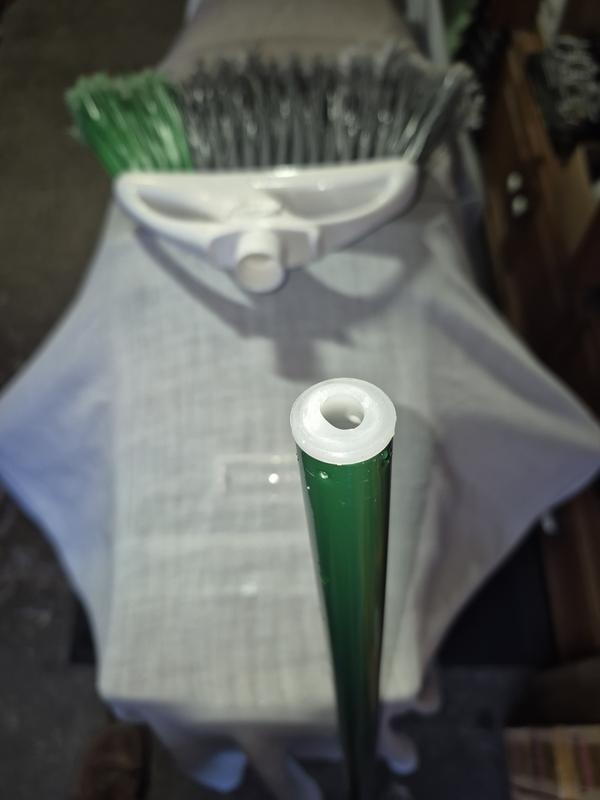 Broken plastic insert. A horrible weak spot!