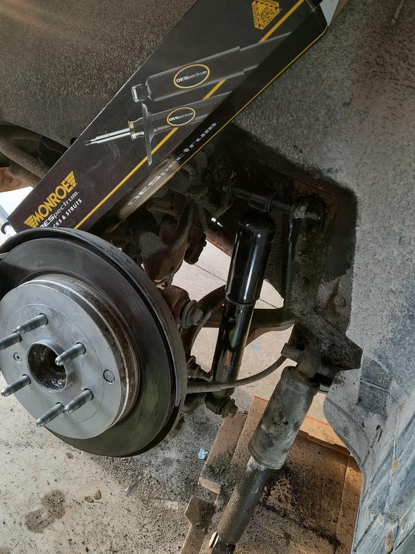 Replacement Monroe shock installed.