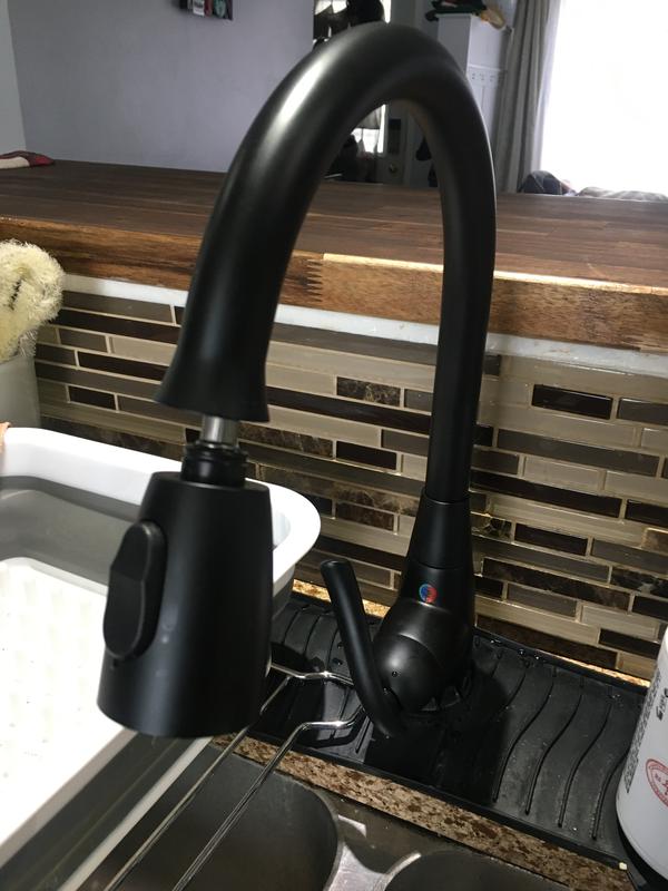 the spray head also does not retract