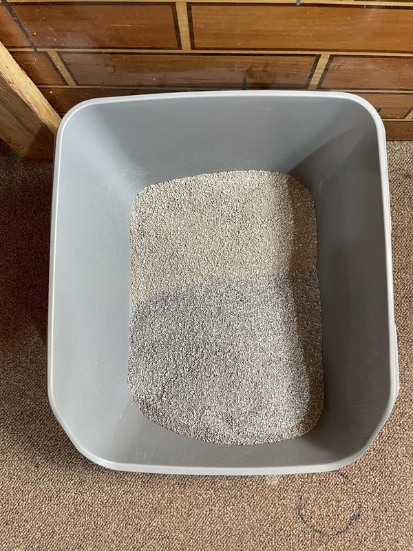 You can even see the color difference when I poured from an old bag and then a new bag, both marked unscented but one was actually scented.