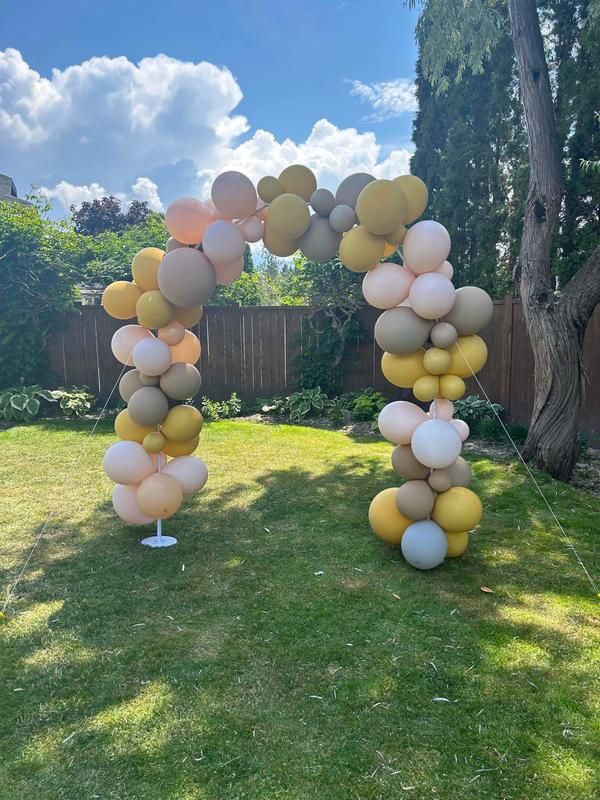 Visible strings, spaces where balloons popped, wouldn’t see but tape all over the arch to protect from smuts/ bolts. Also didn’t use the plastic disks or the water jugs at base