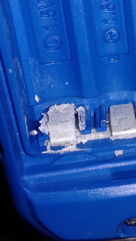 Poudre blanche sur la borne