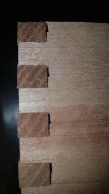 Left hand blade (top cut) not a square face.