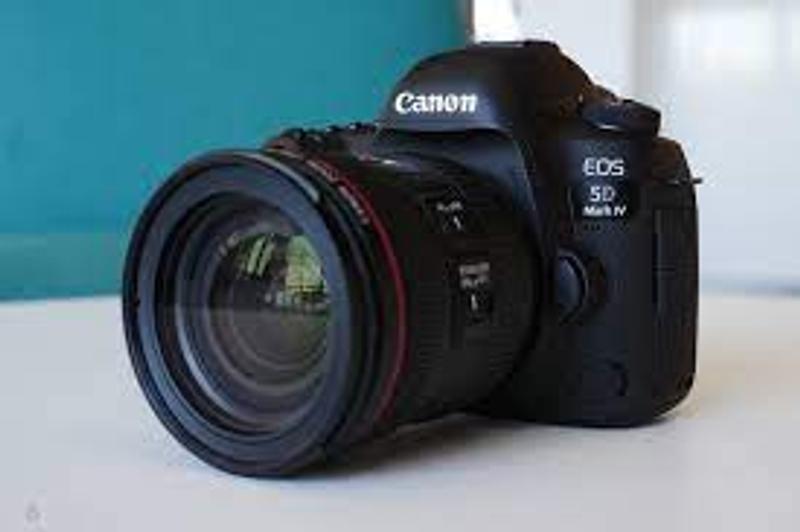 Canon EOS 5D Mark IV DSLR Camera with 24-105mm f/4L II Lens Canon EOS 5D Mark IV DSLR Camera with 24-105mm f/4L II Lens