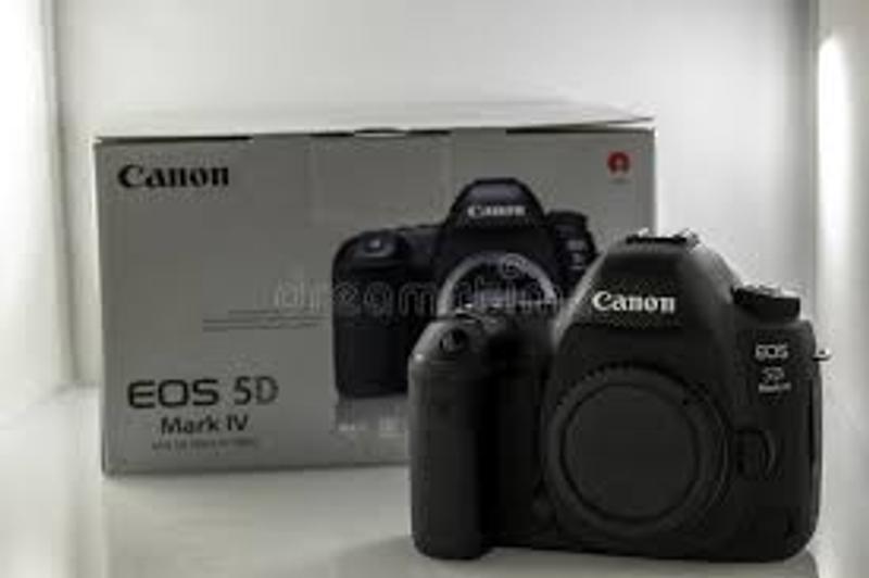 Canon EOS 5D Mark IV DSLR Camera with 24-105mm f/4L II Lens Canon EOS 5D Mark IV DSLR Camera with 24-105mm f/4L II Lens