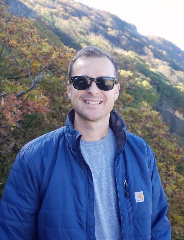 Great fit, comfortable, and I like the extra pockets!