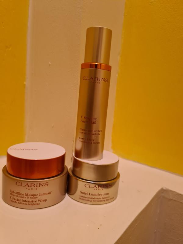 V Shaping Facial Lift | CLARINS®
