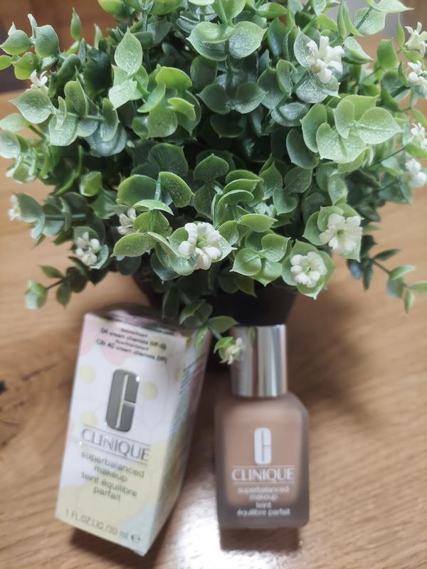 Clinique SUPERBALANCED Makeup 30ml (Various Shades) | LOOKFANTASTIC