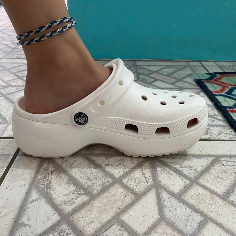 モコ Crocs Classic Platform Clog W Papaya （クロックス クラシック