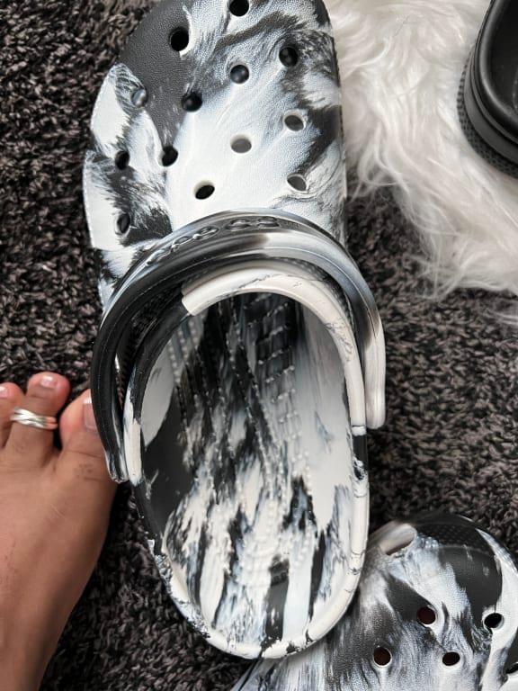 【クロックス】Crocs Classic Marbled Clog White Black ★人気 Crocs Classic Marbled Clogs – ShopCGX