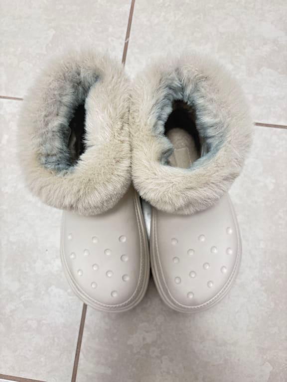 【関税込み】Crocs オフホワイト Stomp ブーツ Crocs Stomp Clog In Off White | Tread Heavy Lug Sole