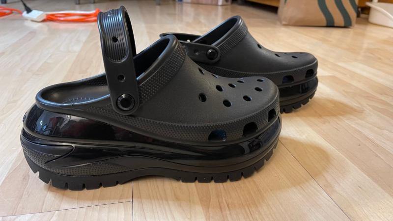 crocs Classic Mega Crush Clog Black（クロックス クラシック