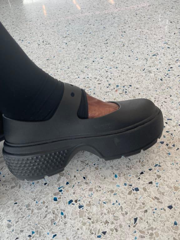 M！ 未使用級！Crocs ブラック ストンプ メリー ジェーン crocs Stomp Mary Jane Black/Black （クロックス ストンプ