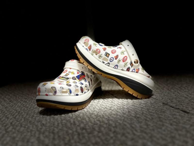 crocs Mega Crush Clog Shitake 24SS-I（クロックス メガ