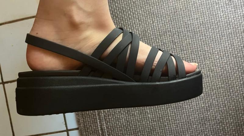 crocs Crocs Brooklyn Strappy Low Wedge W Black 21SS-I