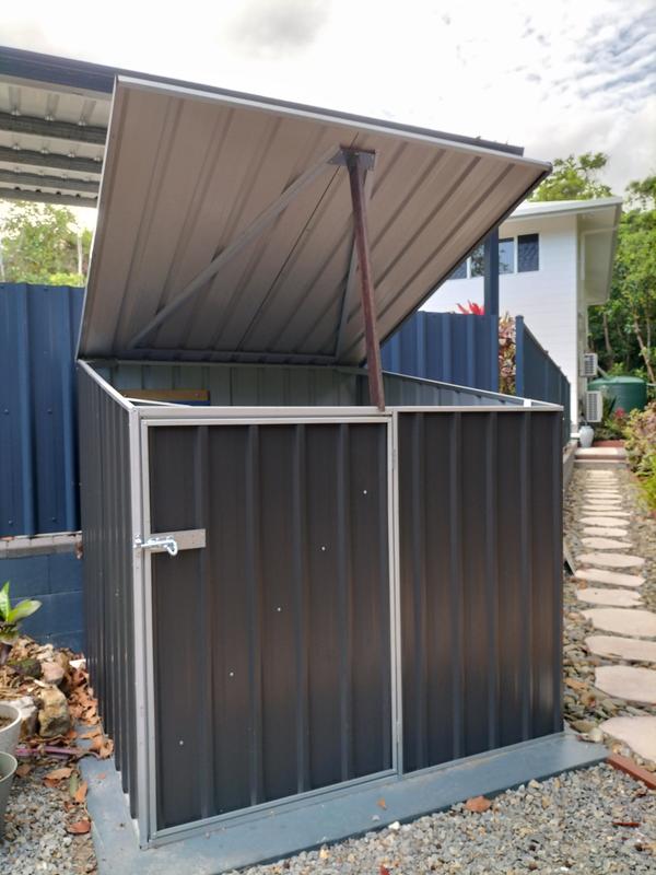 Shed with home made roof holder