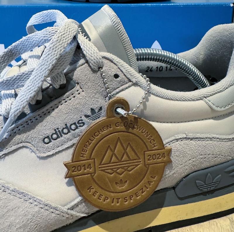 アズイリス adidas WHITWORTH SPZL GREONE/GRETWO/CLONIX（アディダス