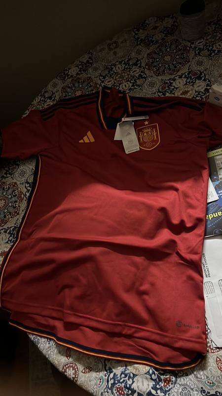 adidas スペイン代表 一見同じ でも 実は違うんです(⁠◔⁠‿⁠◔⁠) adidas スペイン代表 一見同じ でも 実は違うんです(⁠◔⁠‿⁠◔