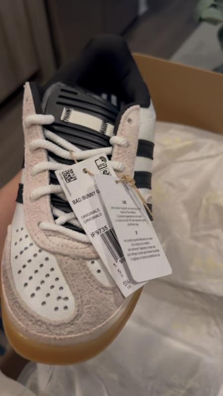 adidas BAD BUNNY GAZELLE INDOOR CWHITE/CBLACK/GUM3 adidas BAD BUNNY GAZELLE INDOOR CWHITE/CBLACK/GUM3