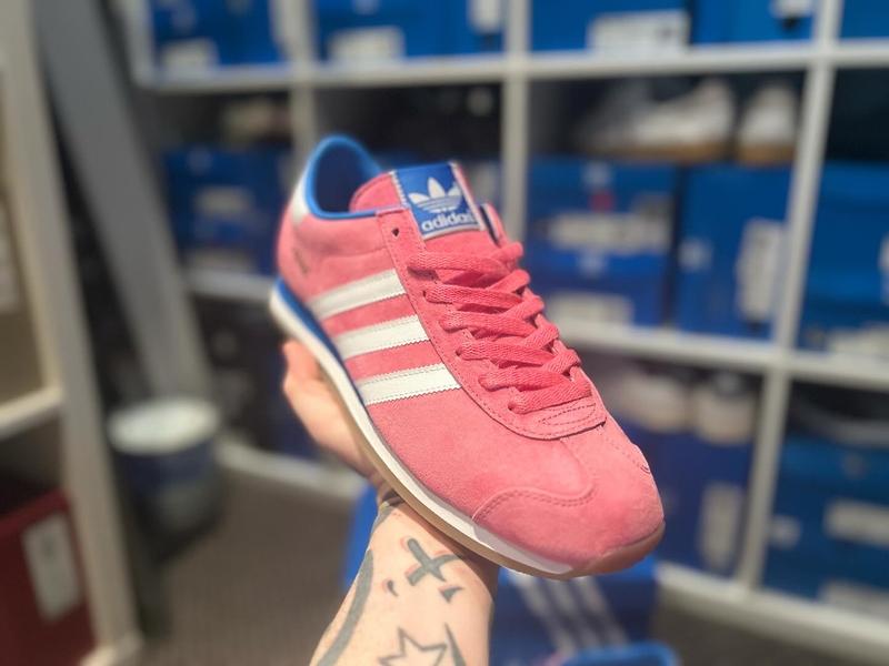 adidas COUNTRY JAPAN PNKFUS/FTWWHT/BRBLUE （アディダス